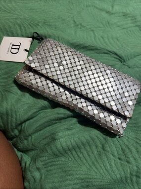 TD Metallic Silver Sequin Evening Clutch